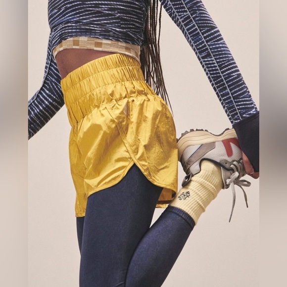 FP Movement The Way Home running shorts Sulfur Spring size M NWOT - Picture 3 of 10